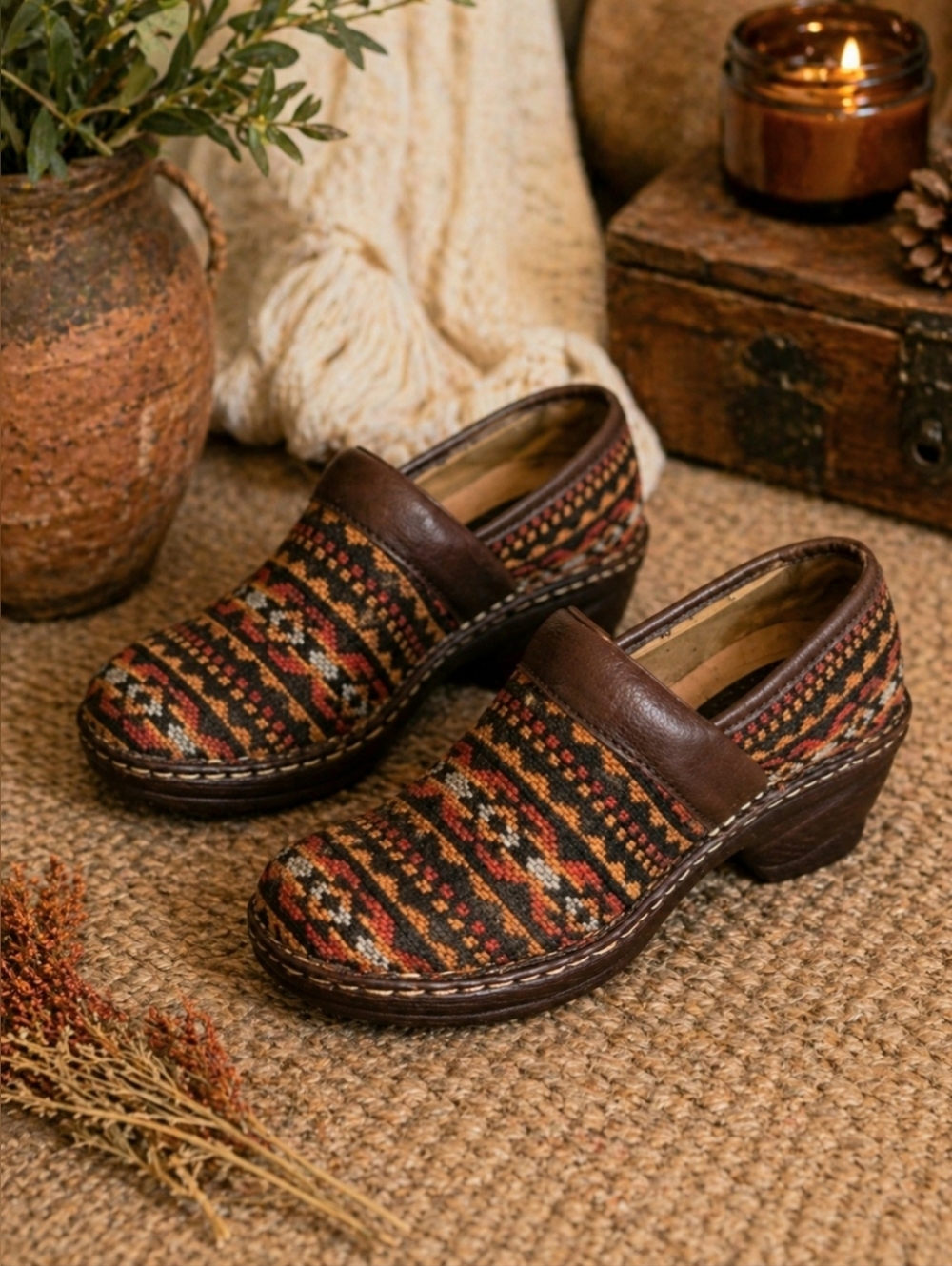 SOFTSPOTS Italian Wool Clogs Southwestern Aztec Print Comfort Slip On Boho Cozy
